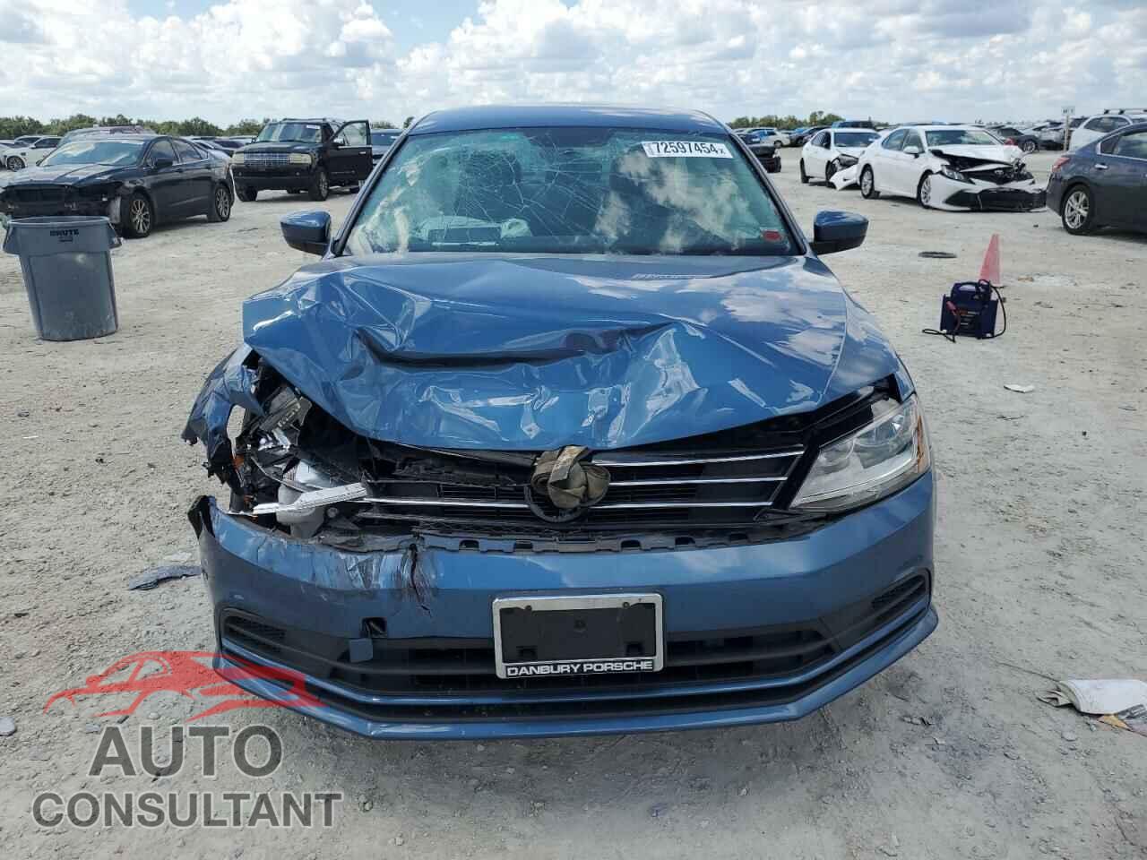 VOLKSWAGEN JETTA 2017 - 3VW2B7AJ7HM268150