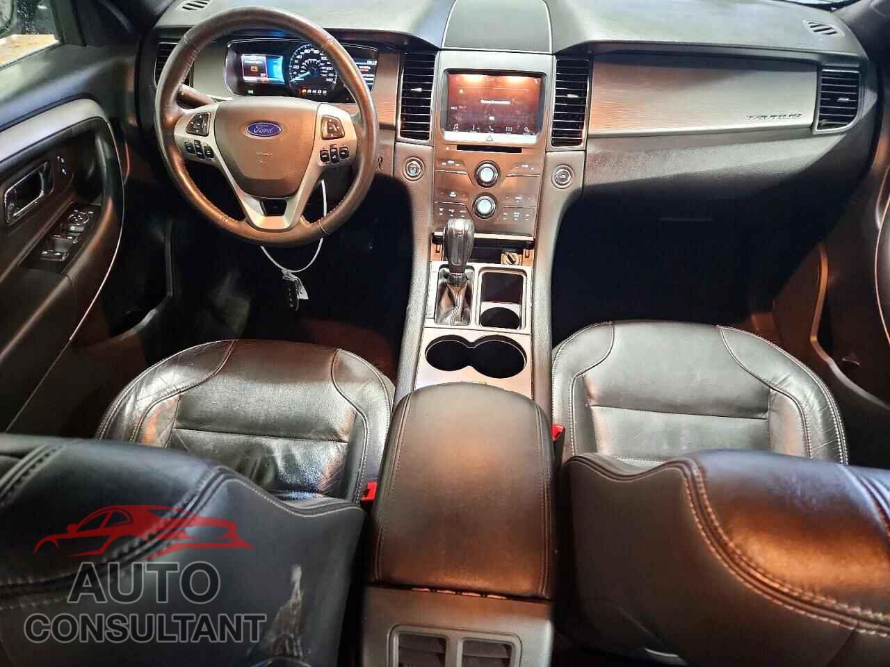 FORD TAURUS 2018 - 1FAHP2E85JG112140