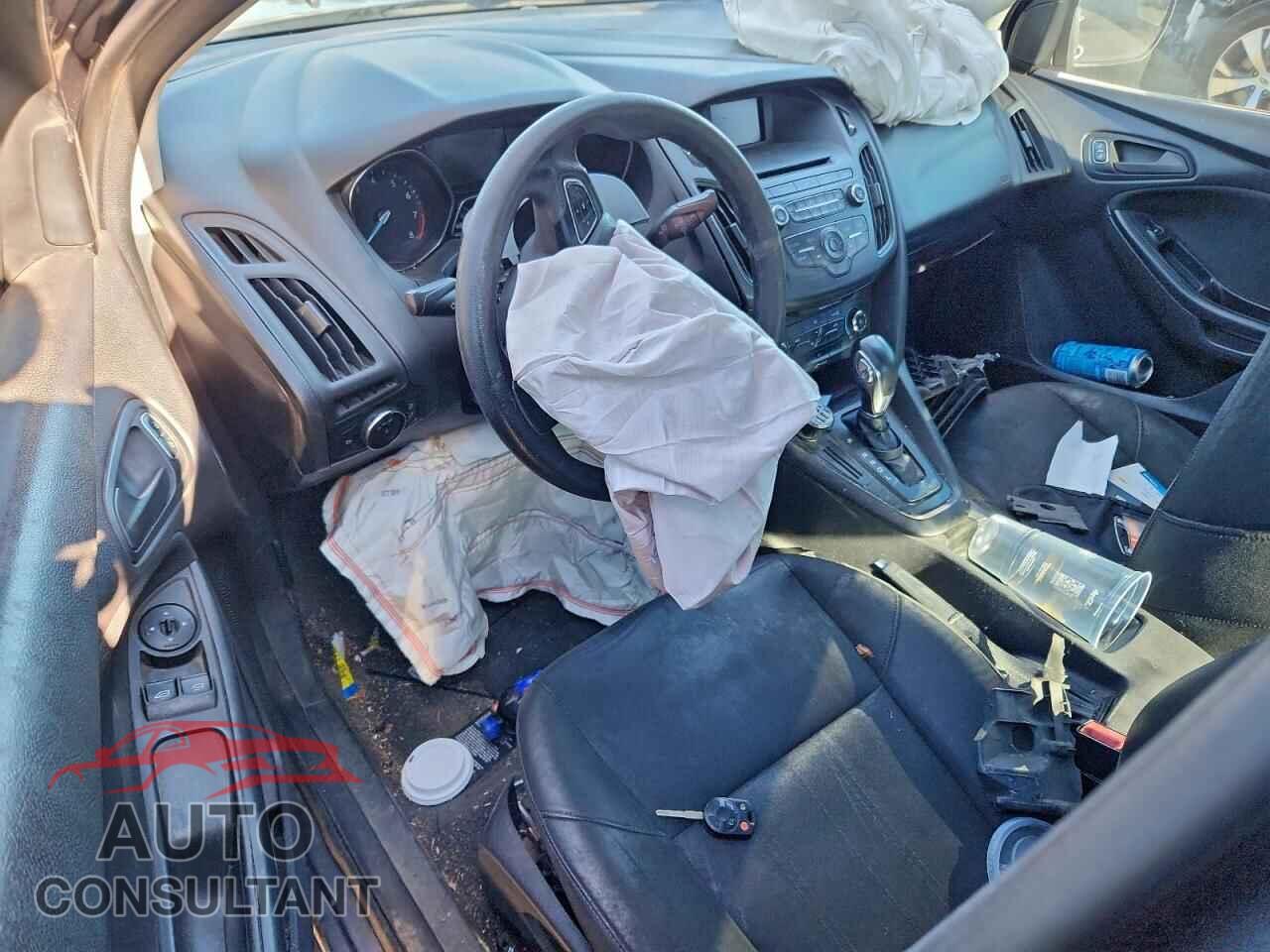 FORD FOCUS 2015 - 1FADP3E25FL228467