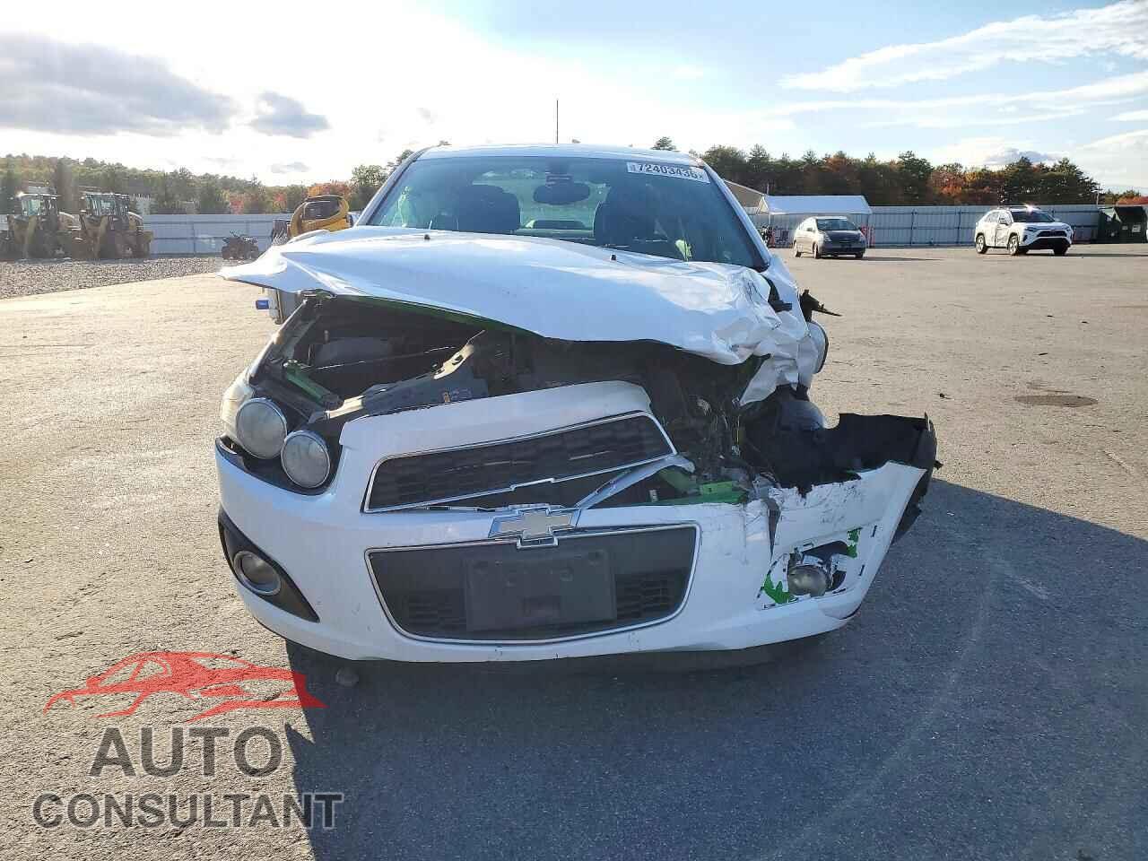 CHEVROLET SONIC 2015 - 1G1JD5SH7F4158564