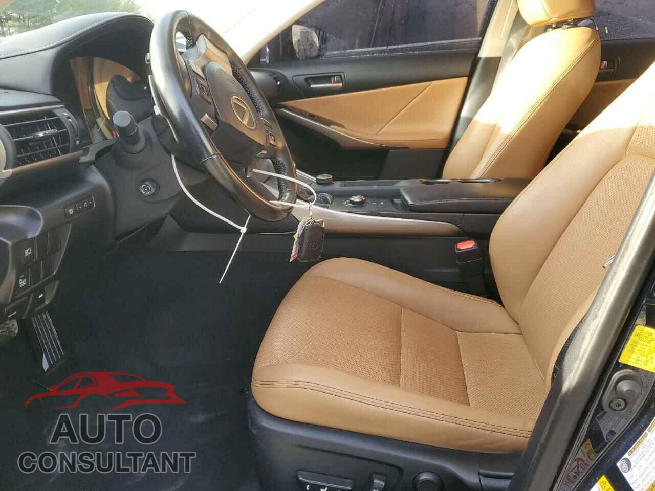LEXUS IS 2018 - JTHC81D27J5033359