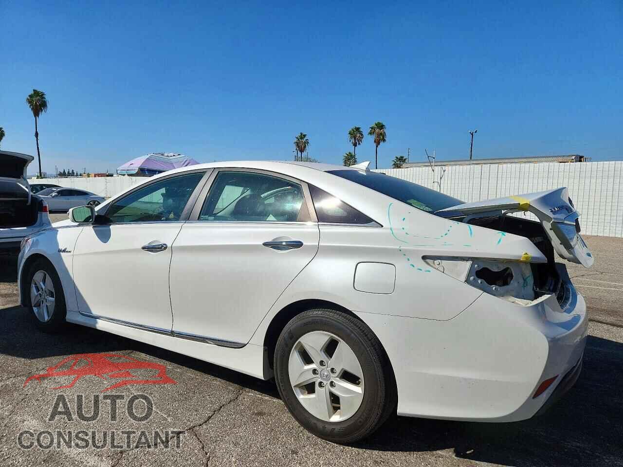 HYUNDAI SONATA 2012 - KMHEC4A48CA057000