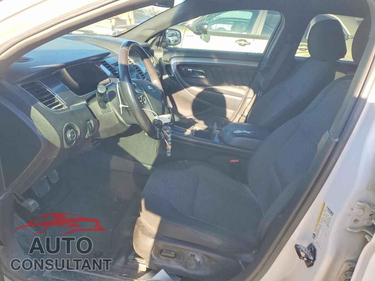 FORD TAURUS 2017 - 1FAHP2E88HG132246
