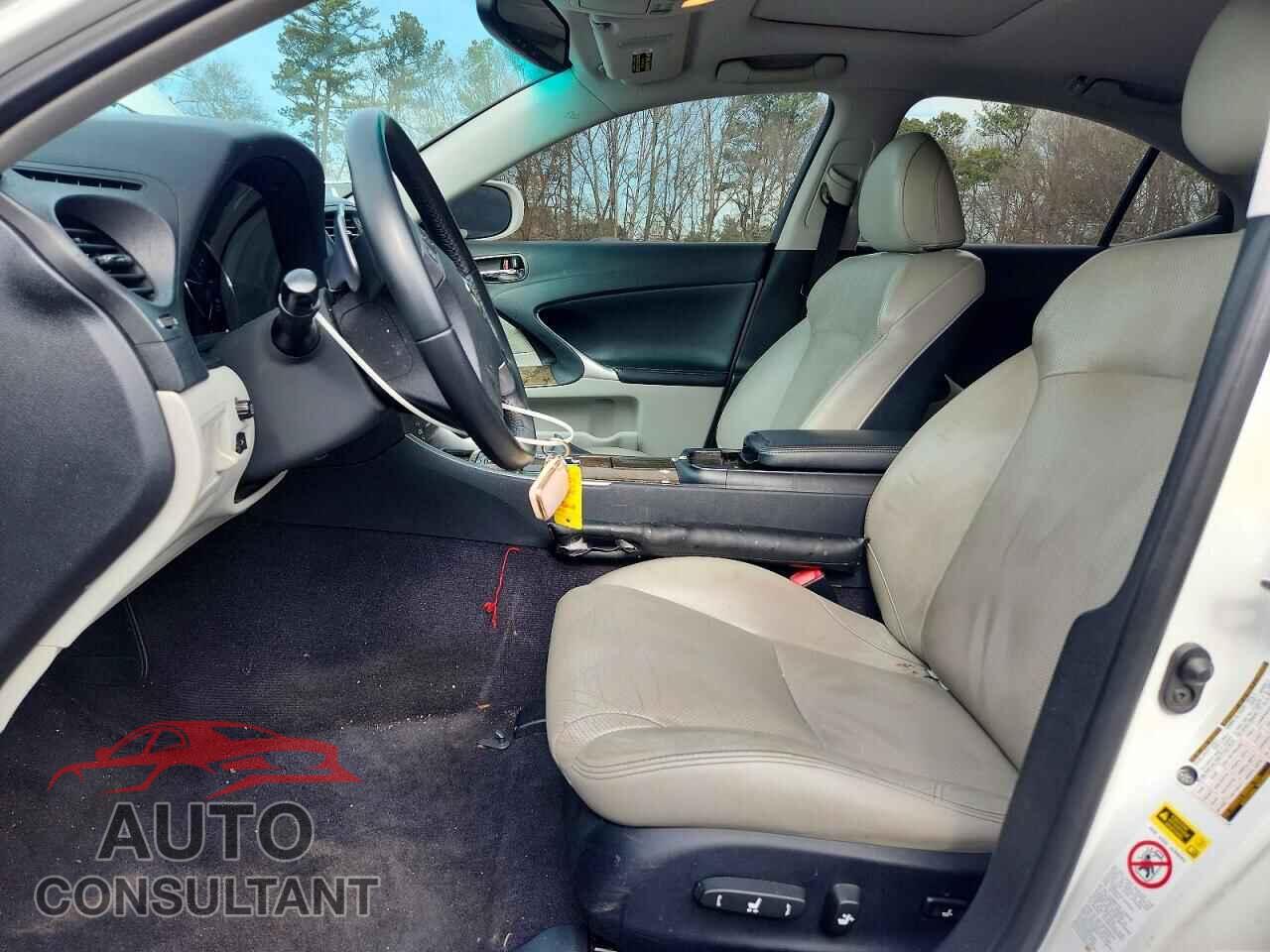 LEXUS IS 2011 - JTHBF5C27B5138849
