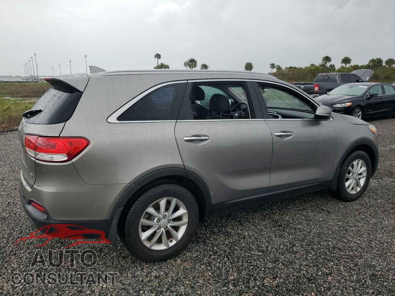 KIA SORENTO 2018 - 5XYPG4A38JG406744
