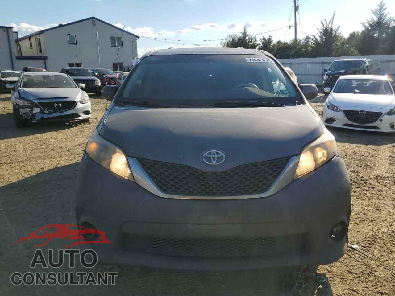 TOYOTA SIENNA 2013 - 5TDXK3DC8DS310754