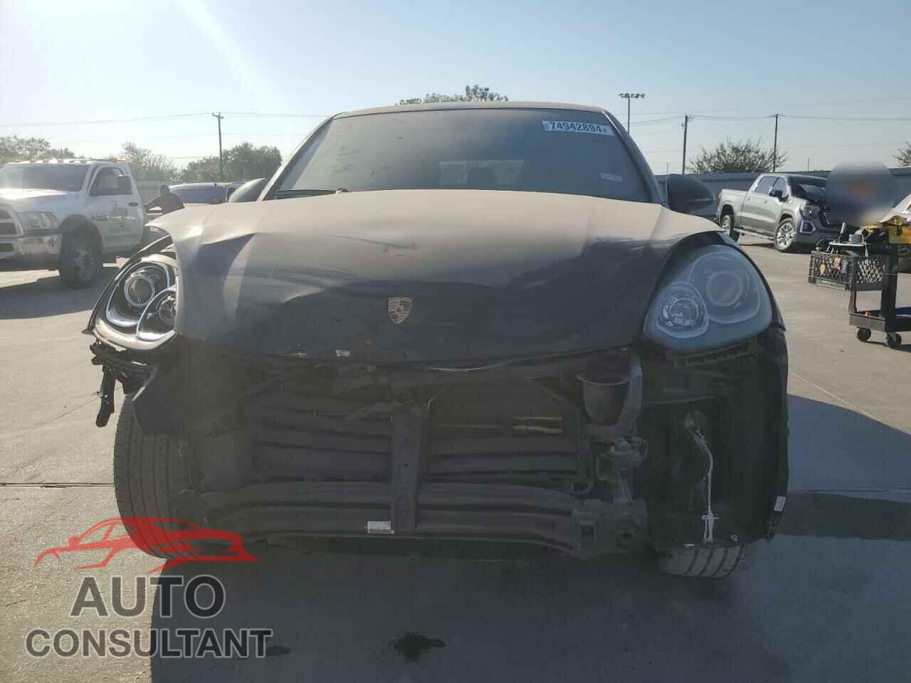 PORSCHE CAYENNE 2018 - WP1AA2A21JKA05774