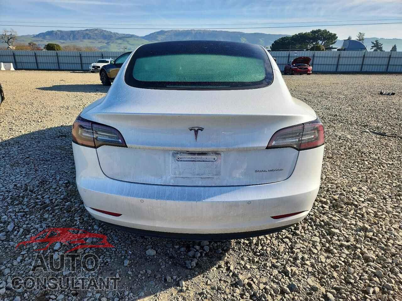 TESLA MODEL 3 2022 - 5YJ3E1EB8NF233132