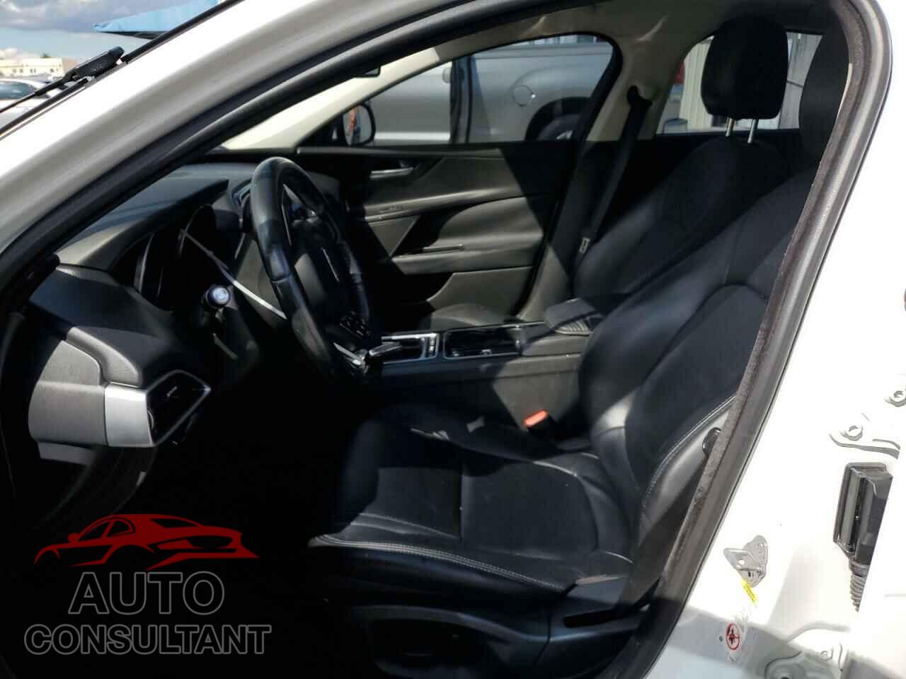 JAGUAR XE 2017 - SAJAR4BG1HA978526