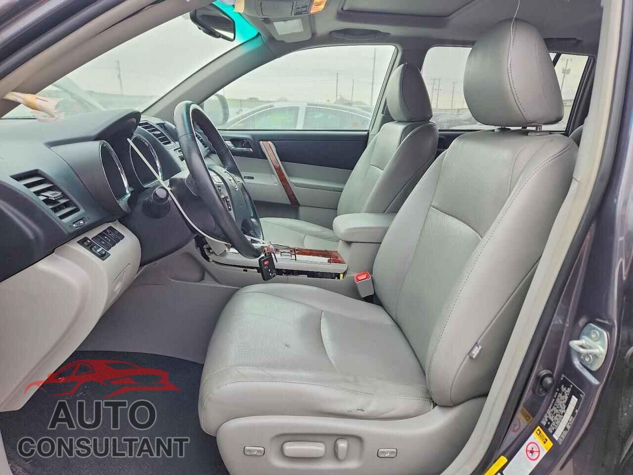 TOYOTA HIGHLANDER 2013 - 5TDYK3EH8DS102789