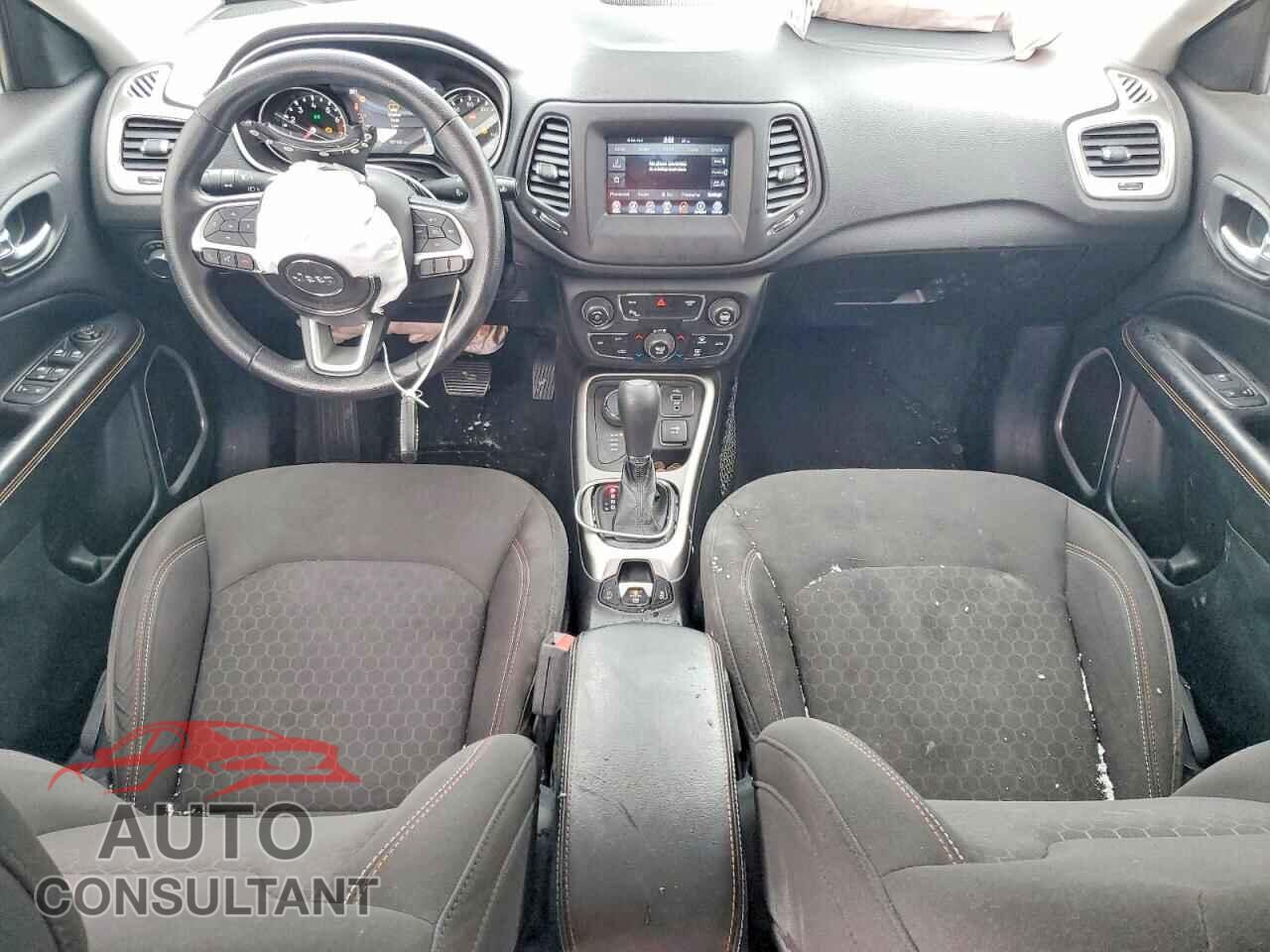JEEP COMPASS 2018 - 3C4NJDAB5JT113697