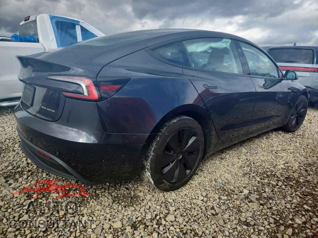 TESLA MODEL 3 2024 - 5YJ3E1EB4RF739837