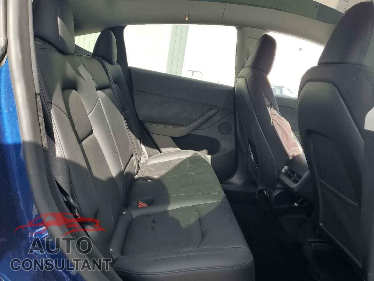 TESLA MODEL Y 2024 - 7SAYGDEE6RA225970
