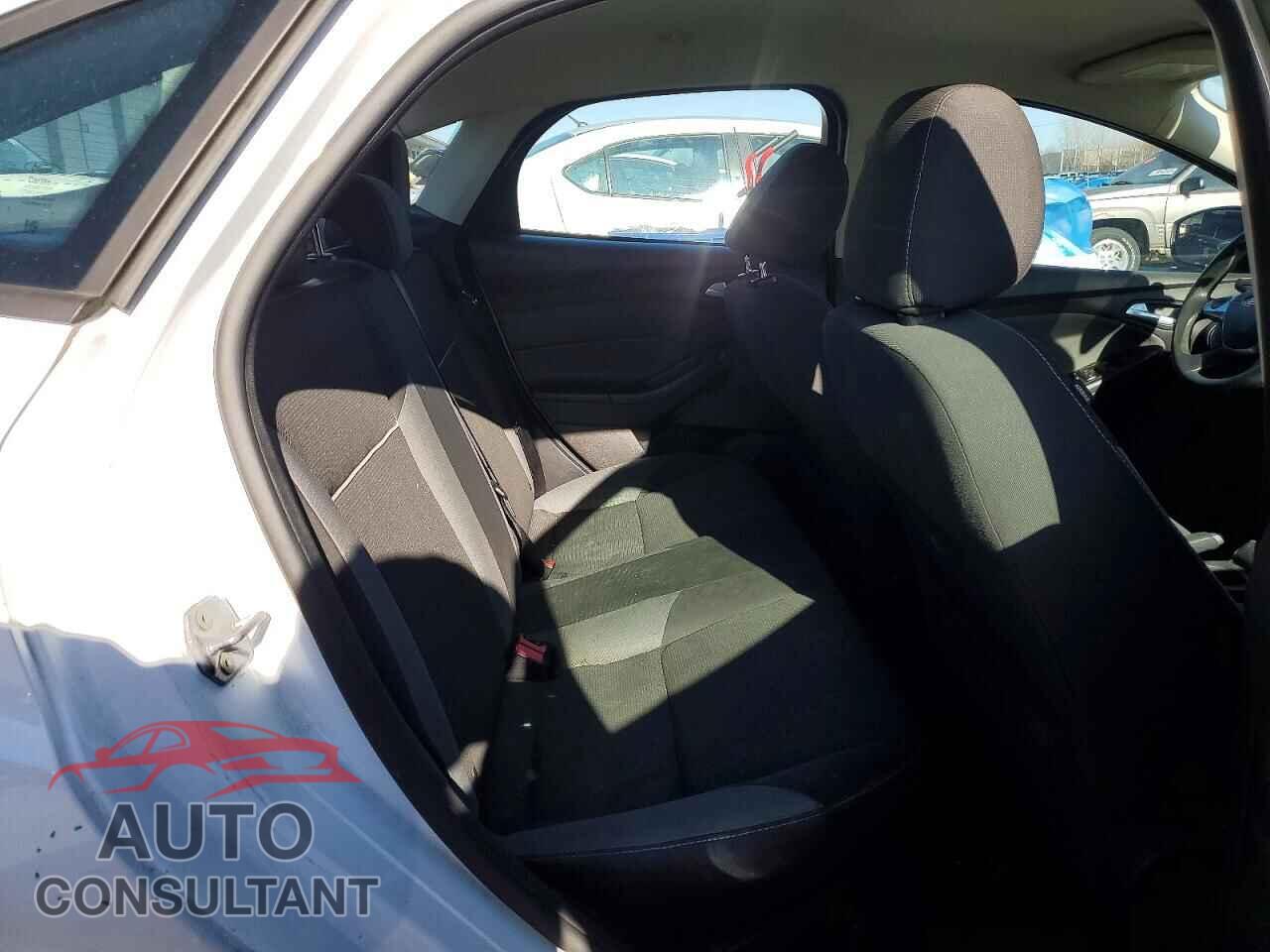 FORD FOCUS 2014 - 1FADP3F28EL122432