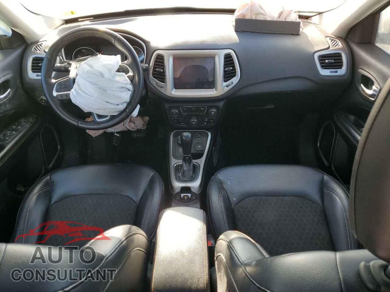 JEEP COMPASS 2018 - 3C4NJDBB7JT103817