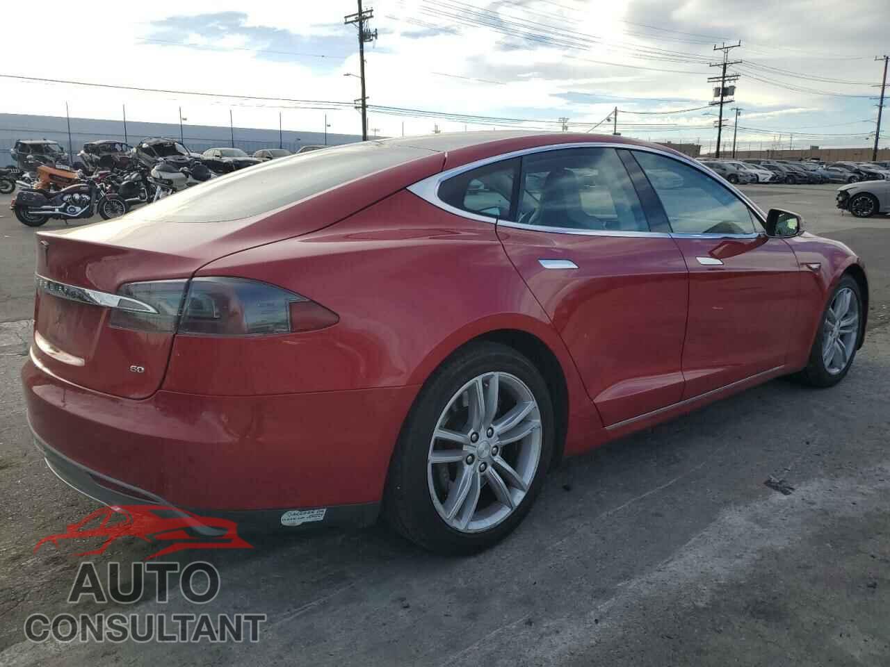 TESLA MODEL S 2013 - 5YJSA1AG6DFP08252