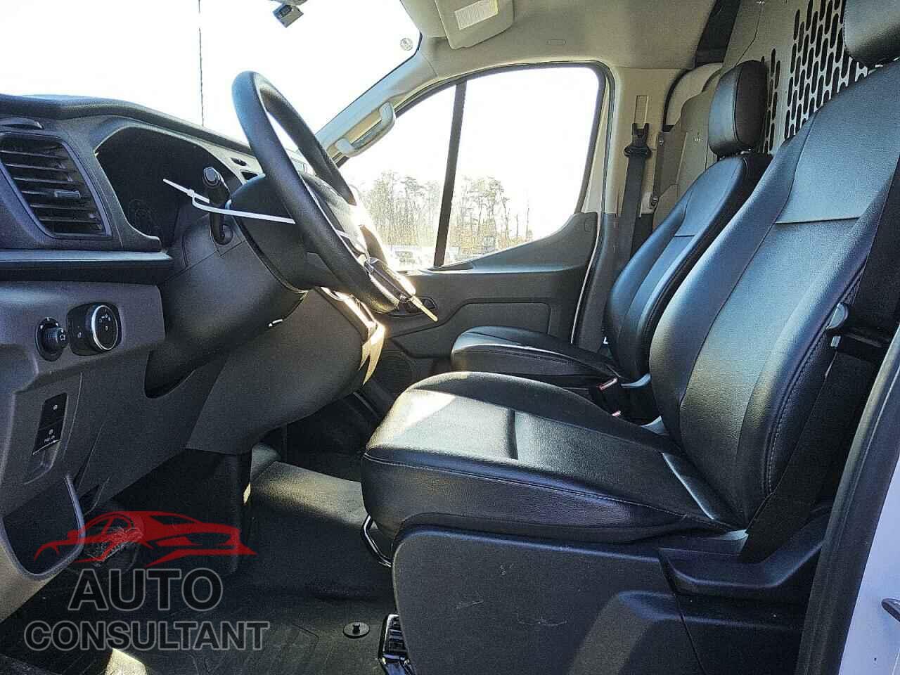 FORD TRANSIT 2023 - 1FTBR1Y82PKB80207