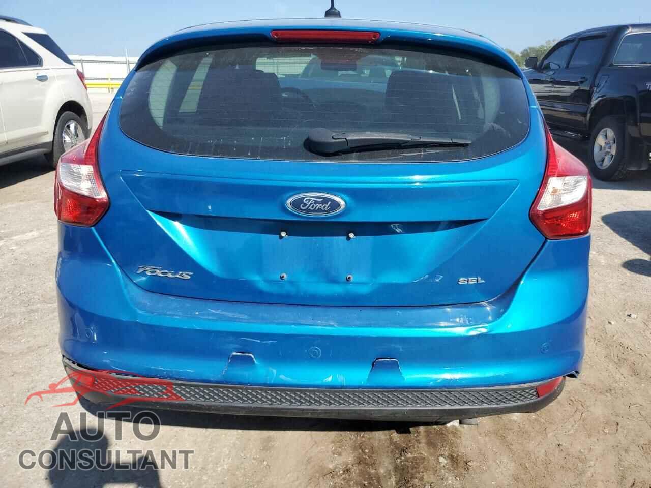 FORD FOCUS 2012 - 1FAHP3M2XCL174565