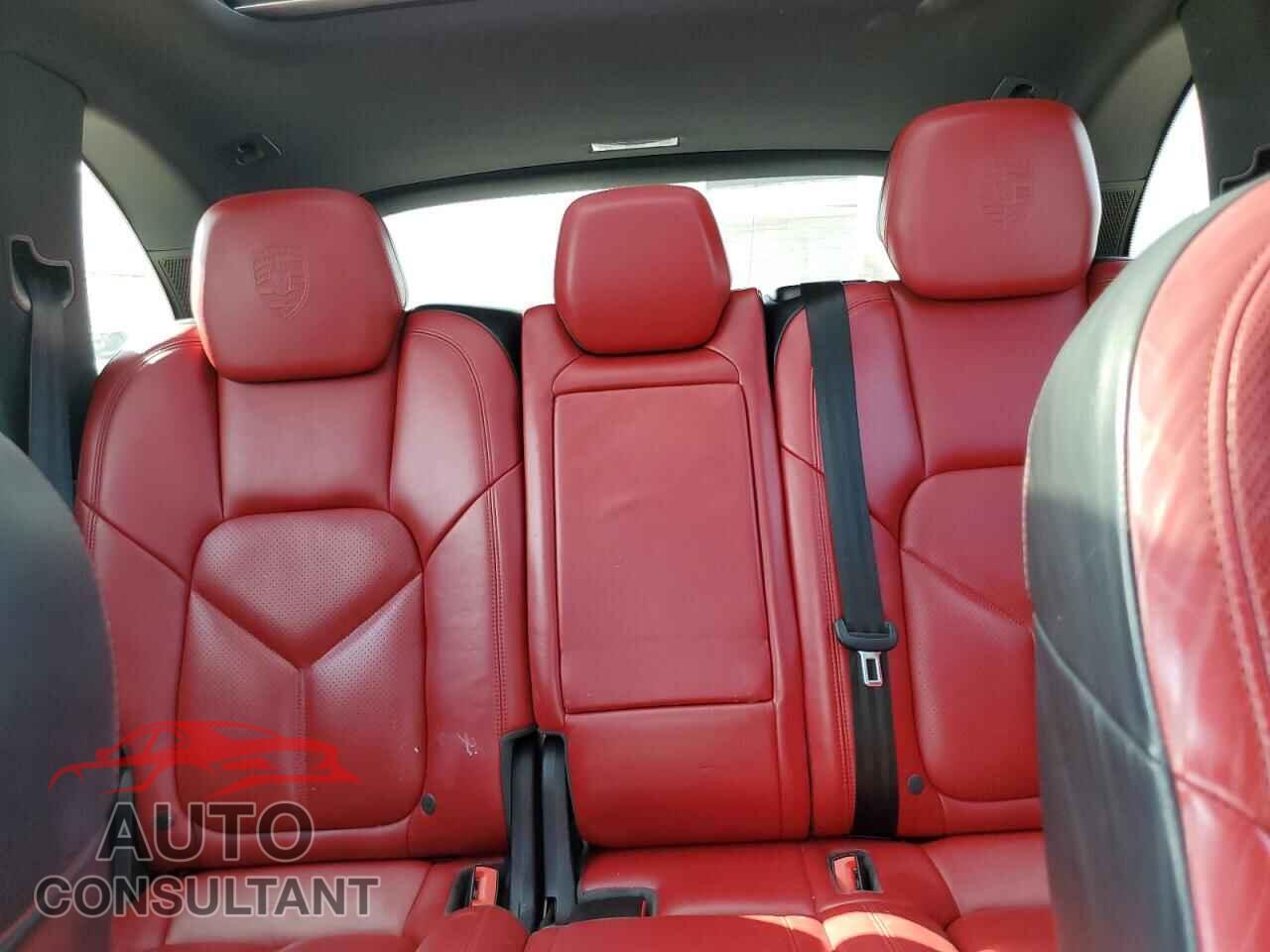 PORSCHE CAYENNE 2017 - WP1AA2A21HKA84471