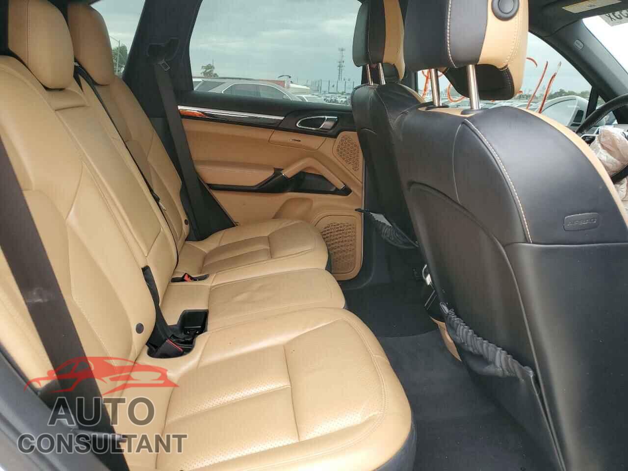 PORSCHE CAYENNE 2016 - WP1AA2A24GLA01737
