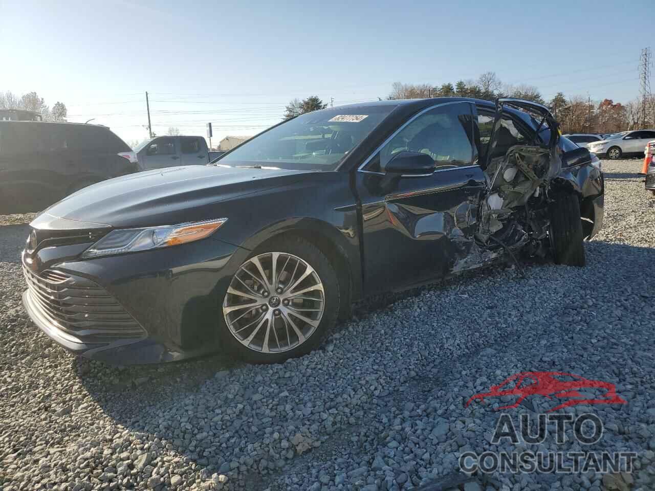 TOYOTA CAMRY 2018 - 4T1B11HK3JU645765