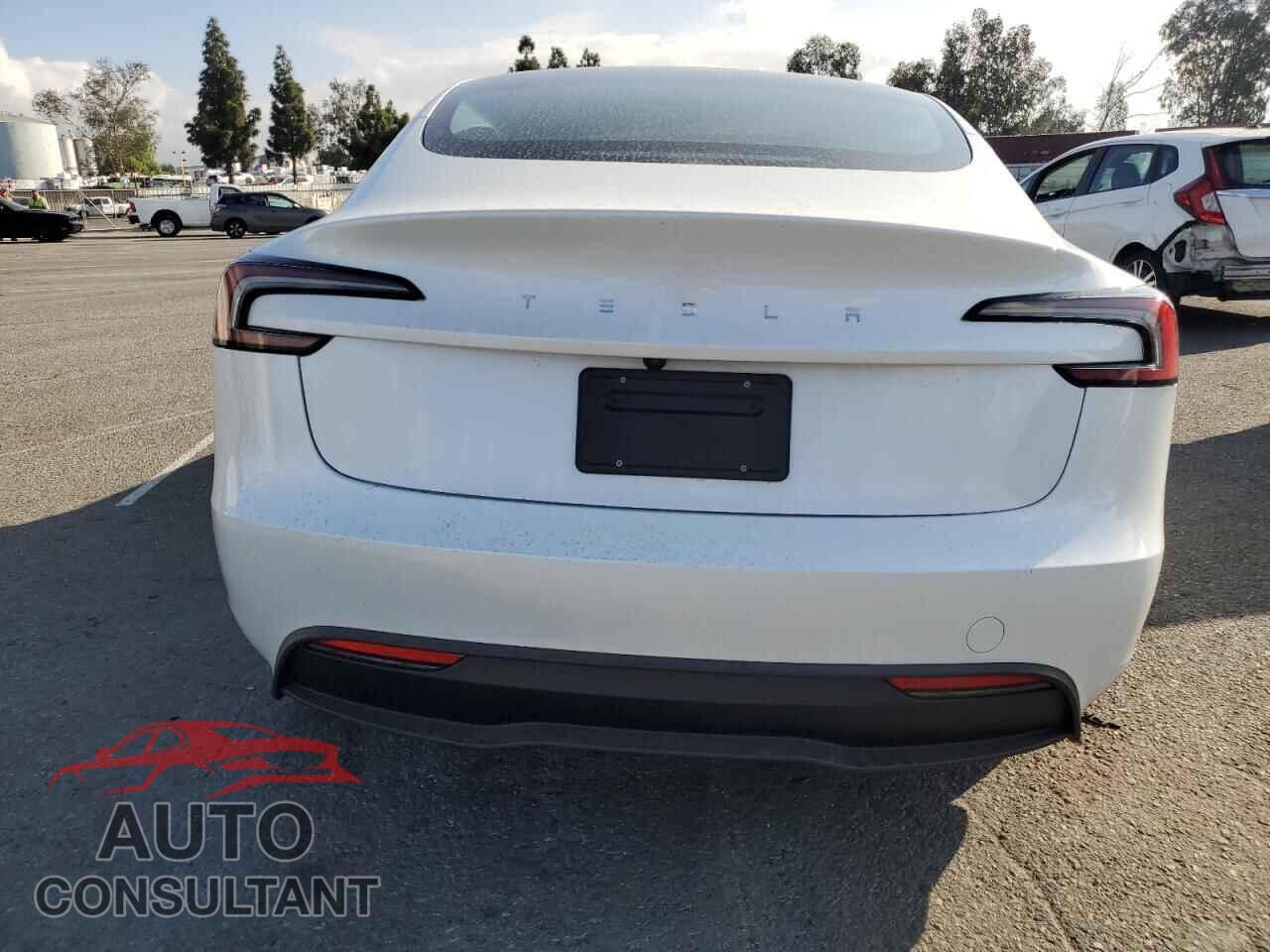 TESLA MODEL 3 2025 - 5YJ3E1EA5SF044179