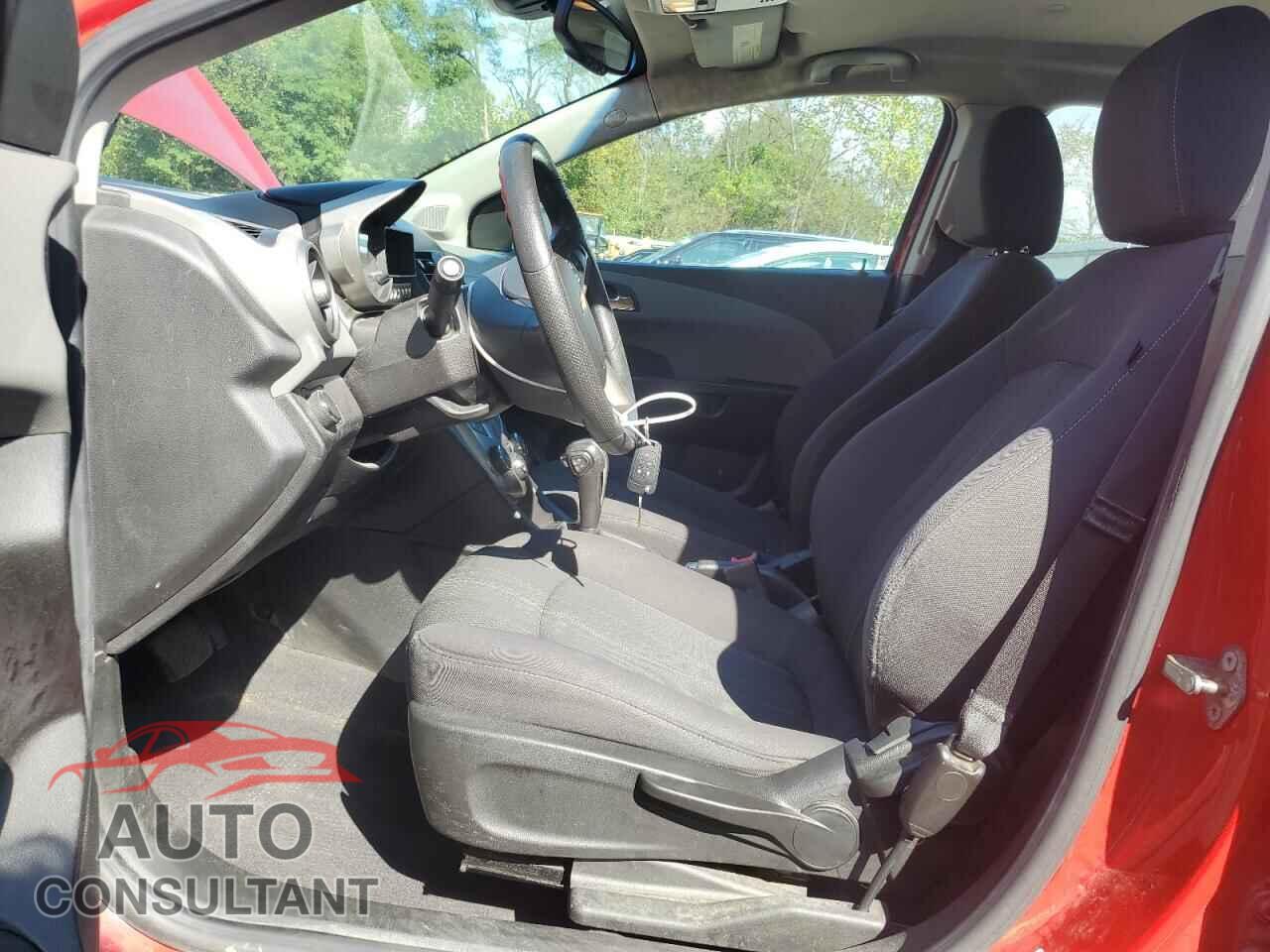 CHEVROLET SONIC 2012 - 1G1JC5SH5C4158366