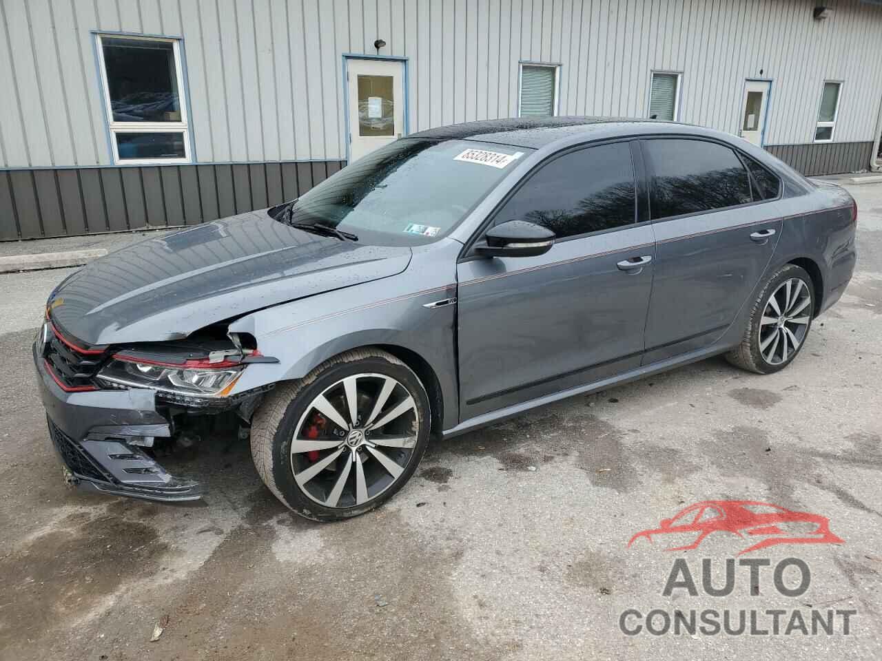 VOLKSWAGEN PASSAT 2018 - 1VWJM7A33JC040984