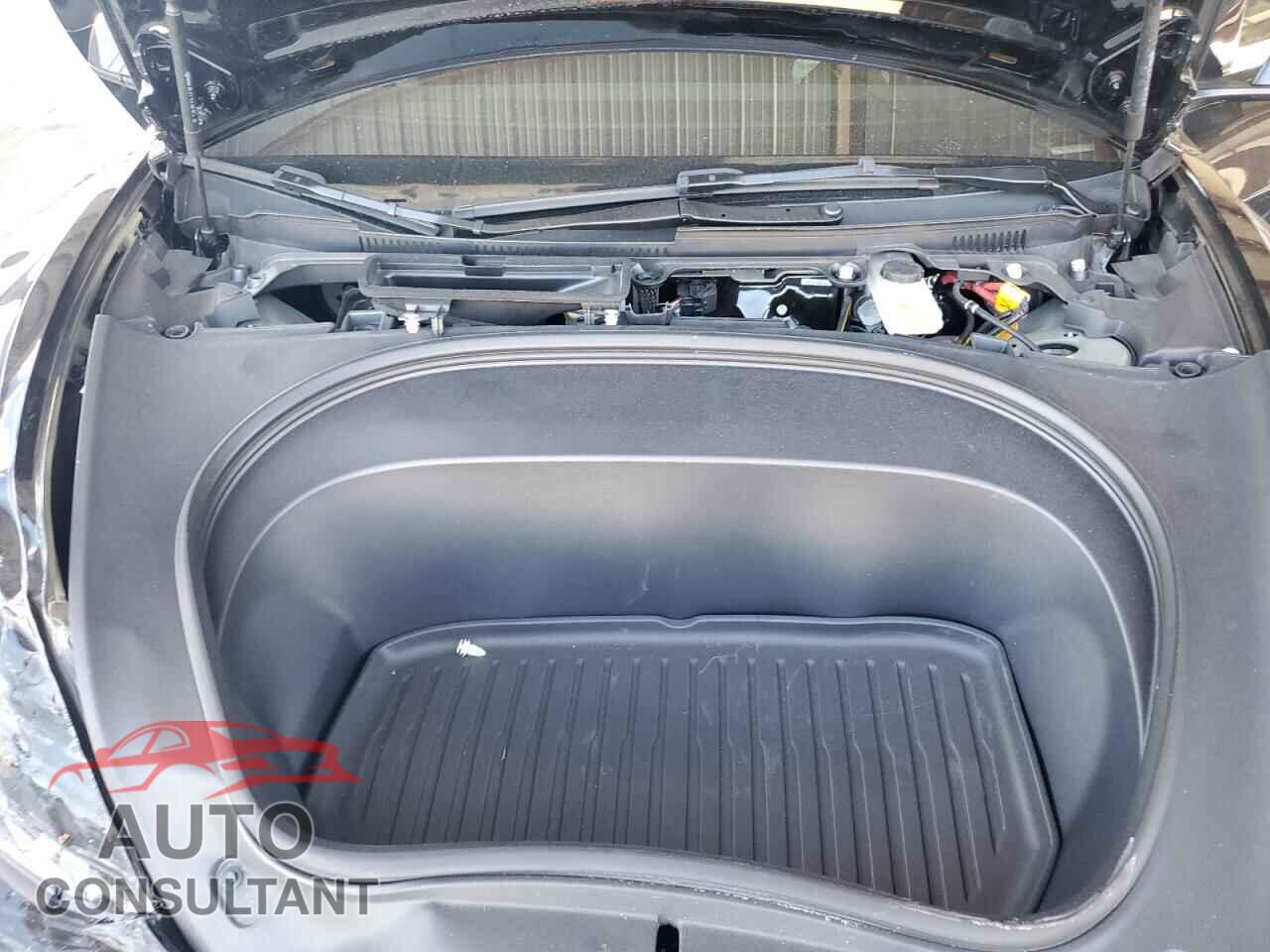 TESLA MODEL 3 2024 - 5YJ3E1EA5RF858875
