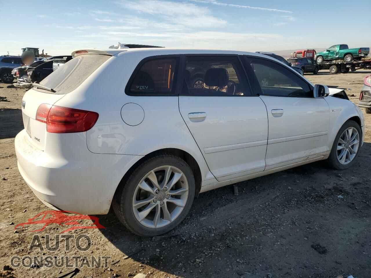 AUDI A3 2012 - WAUFEAFM8CA087573