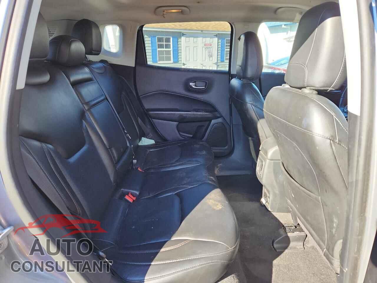 JEEP COMPASS 2018 - 3C4NJDCB2JT199449