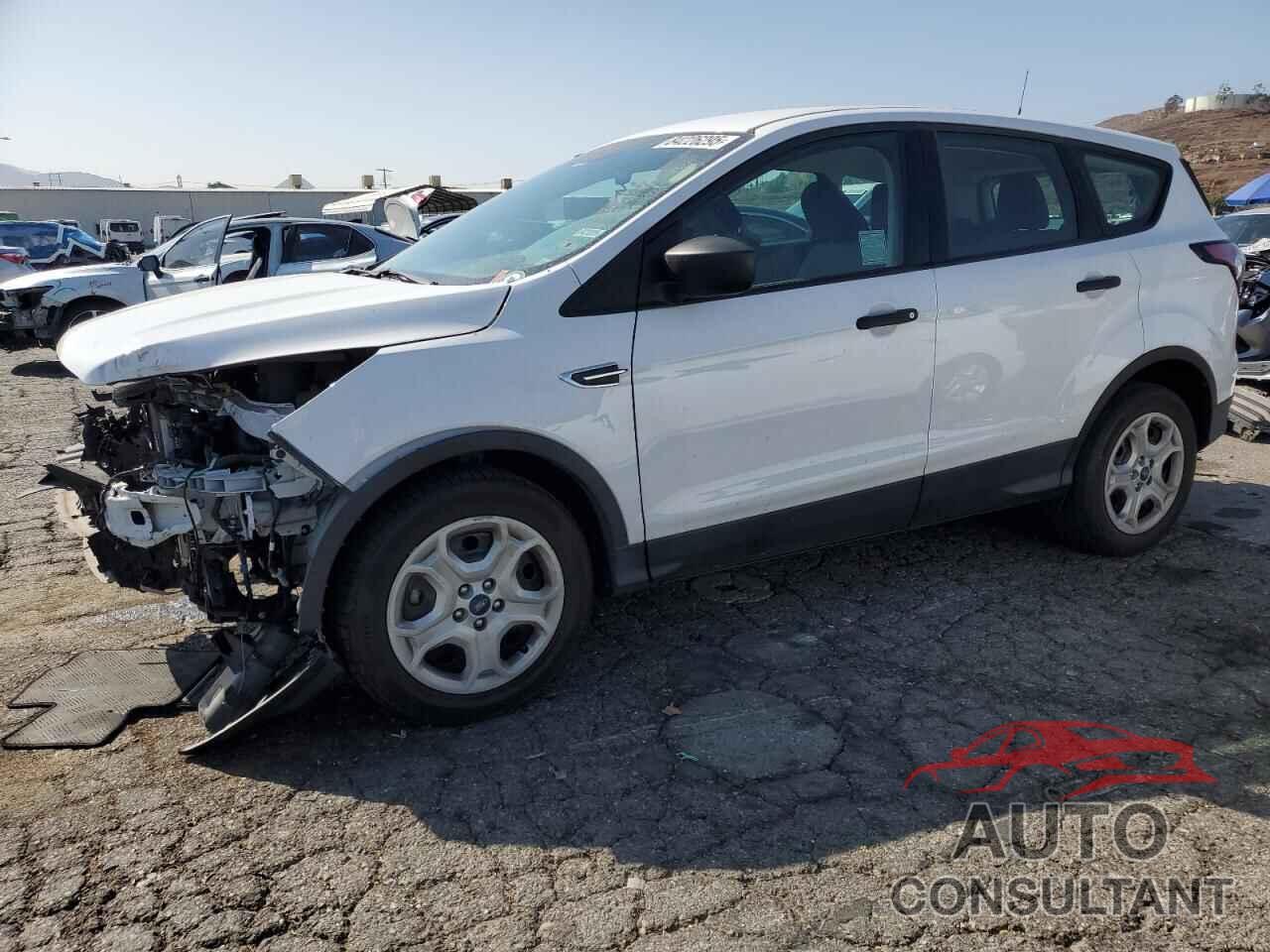 FORD ESCAPE 2018 - 1FMCU0F7XJUA64848