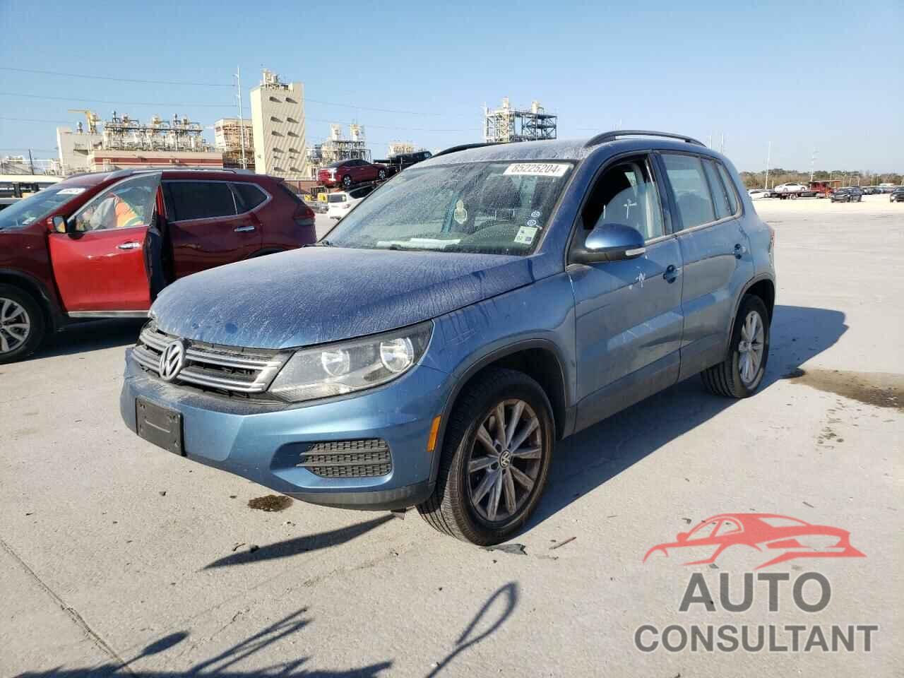 VOLKSWAGEN TIGUAN 2017 - WVGAV7AX4HK053225