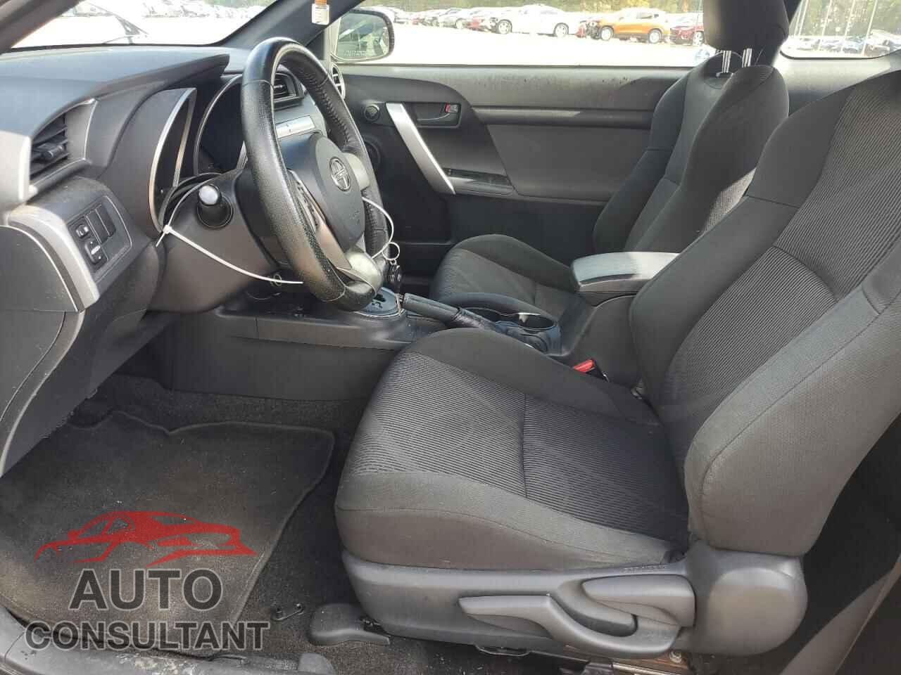 TOYOTA SCION 2013 - JTKJF5C75D3047708