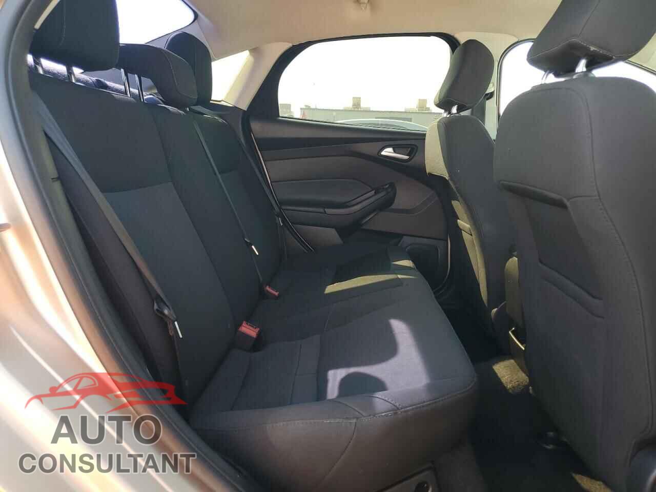 FORD FOCUS 2017 - 1FADP3F28HL304541