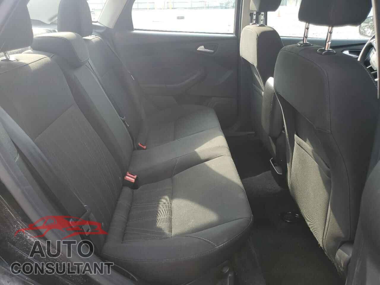 FORD FOCUS 2017 - 1FADP3F23HL304253