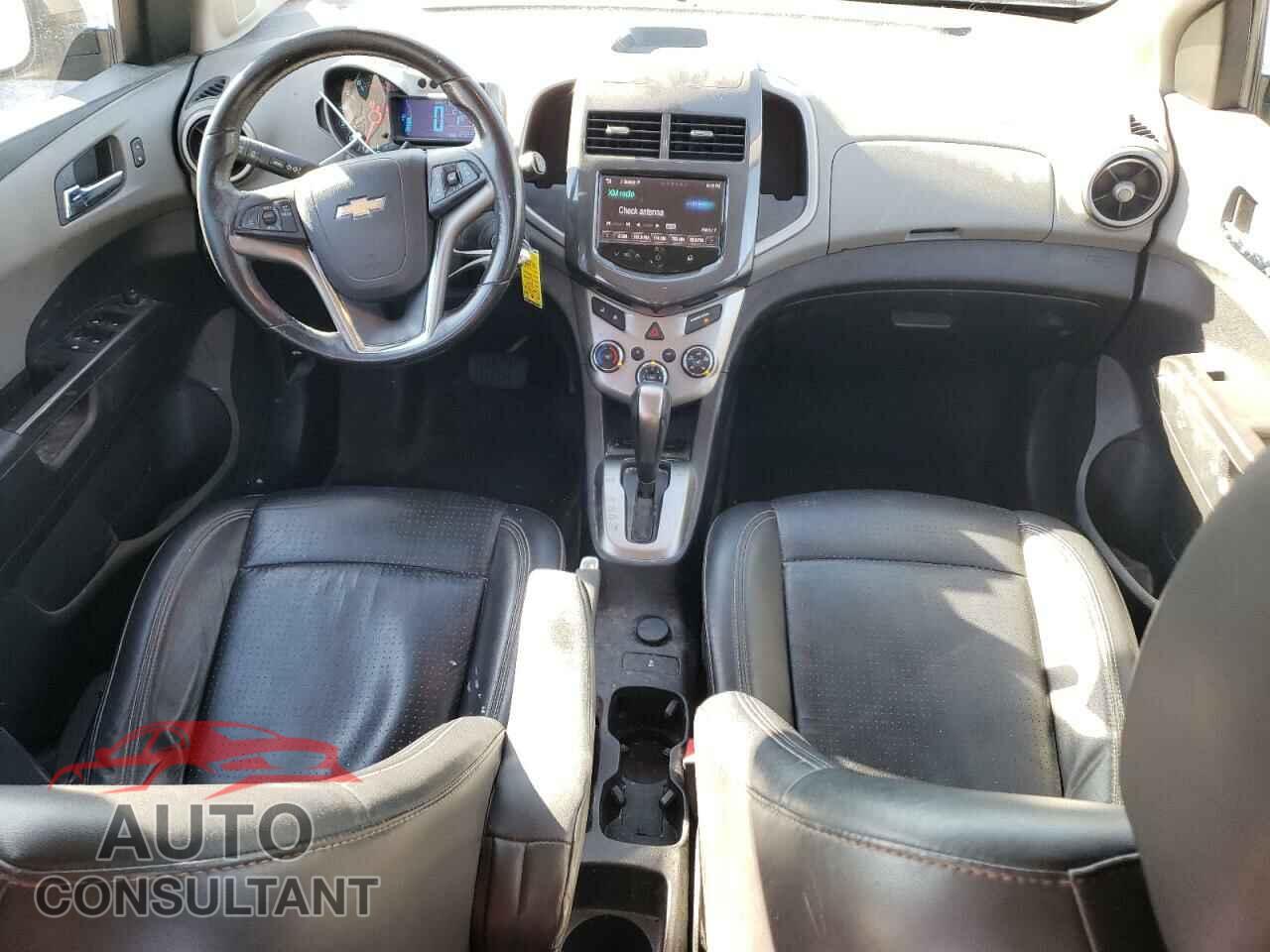 CHEVROLET SONIC 2014 - 1G1JE6SB9E4117334