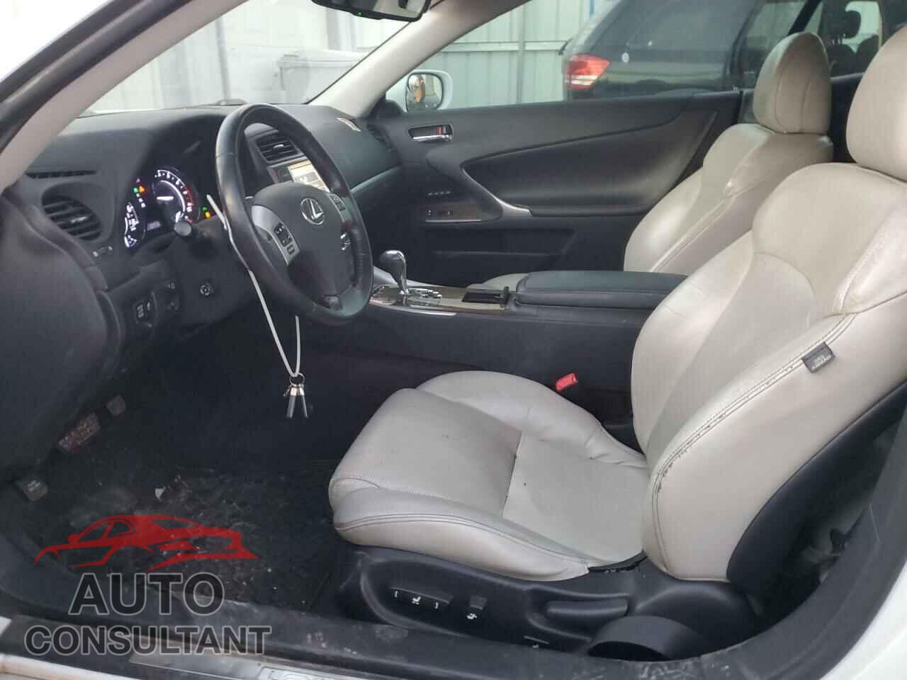 LEXUS IS 2011 - JTHFE2C24B2506666