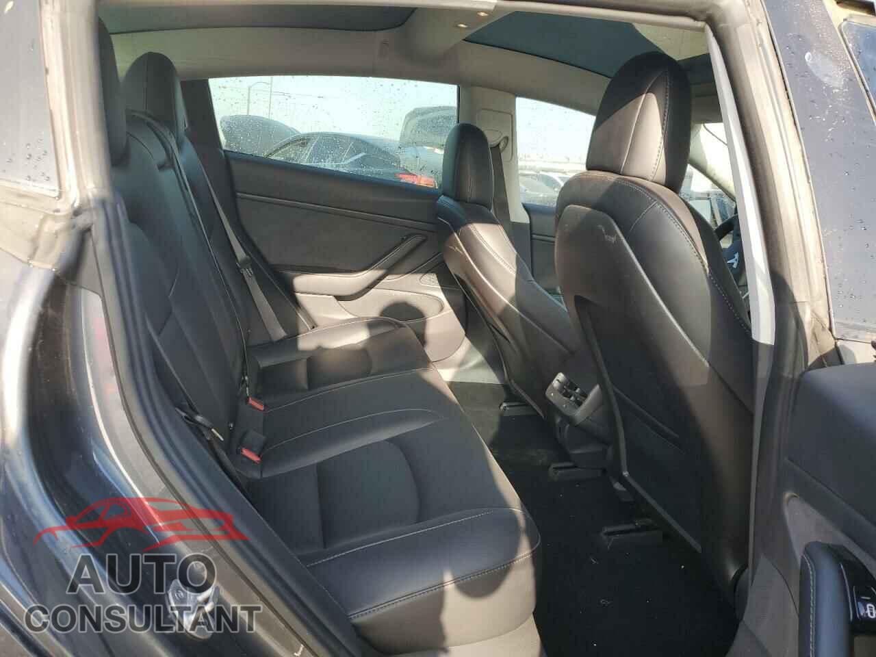 TESLA MODEL 3 2018 - 5YJ3E1EB9JF094011