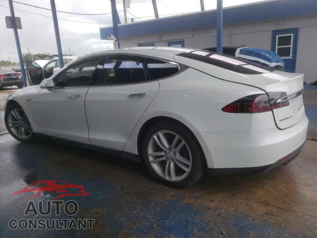 TESLA MODEL S 2015 - 5YJSA1H28FF086847