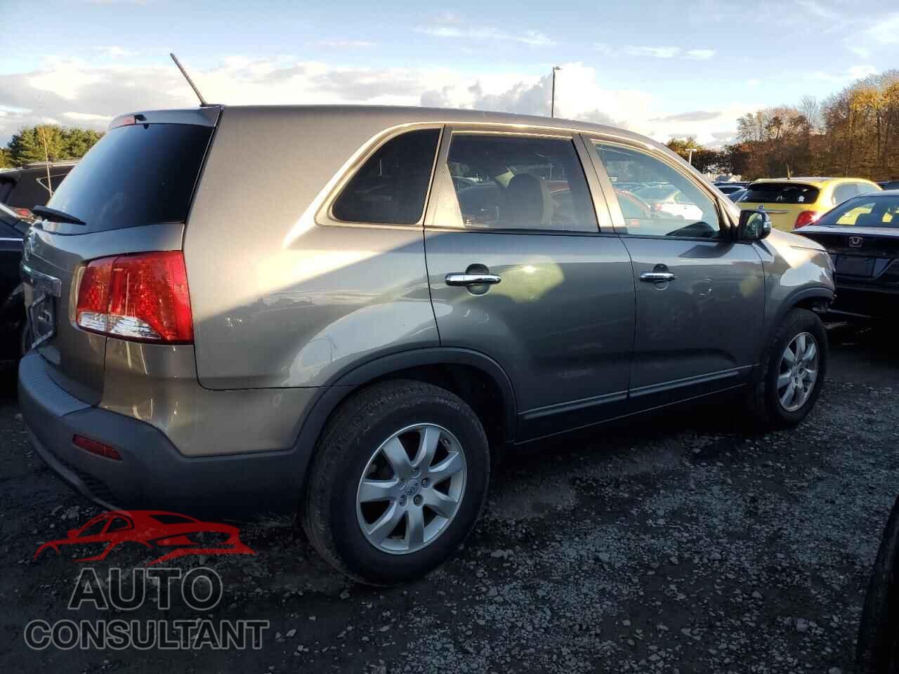 KIA SORENTO 2013 - 5XYKT3A11DG401078