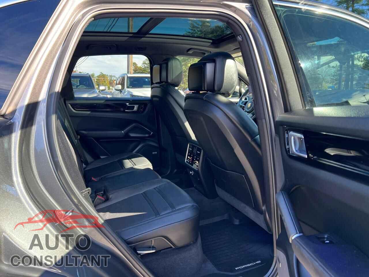 PORSCHE CAYENNE 2019 - WP1AA2AY0KDA19109