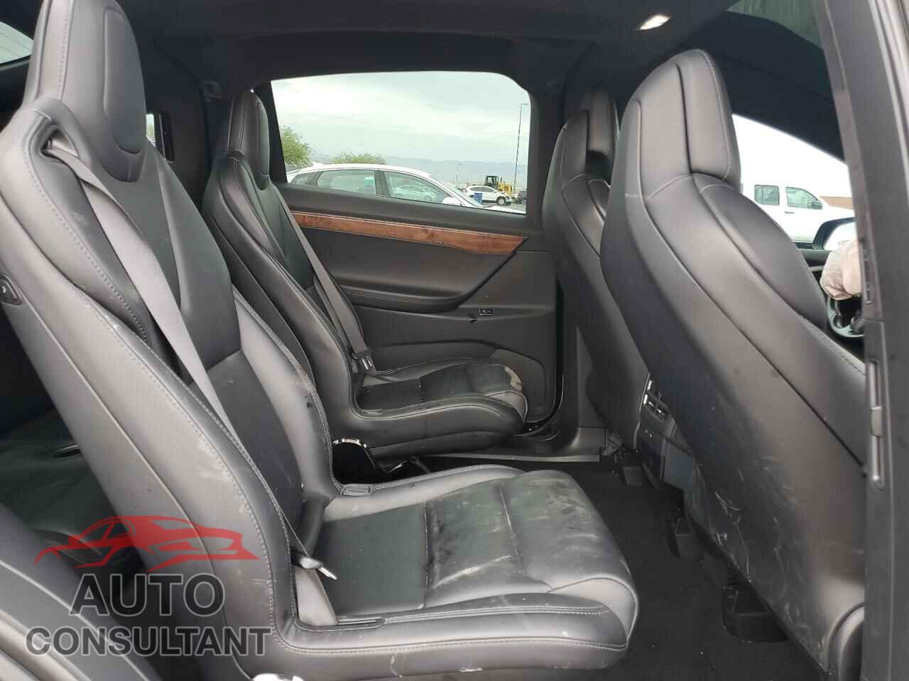 TESLA MODEL X 2018 - 5YJXCBE21JF130061