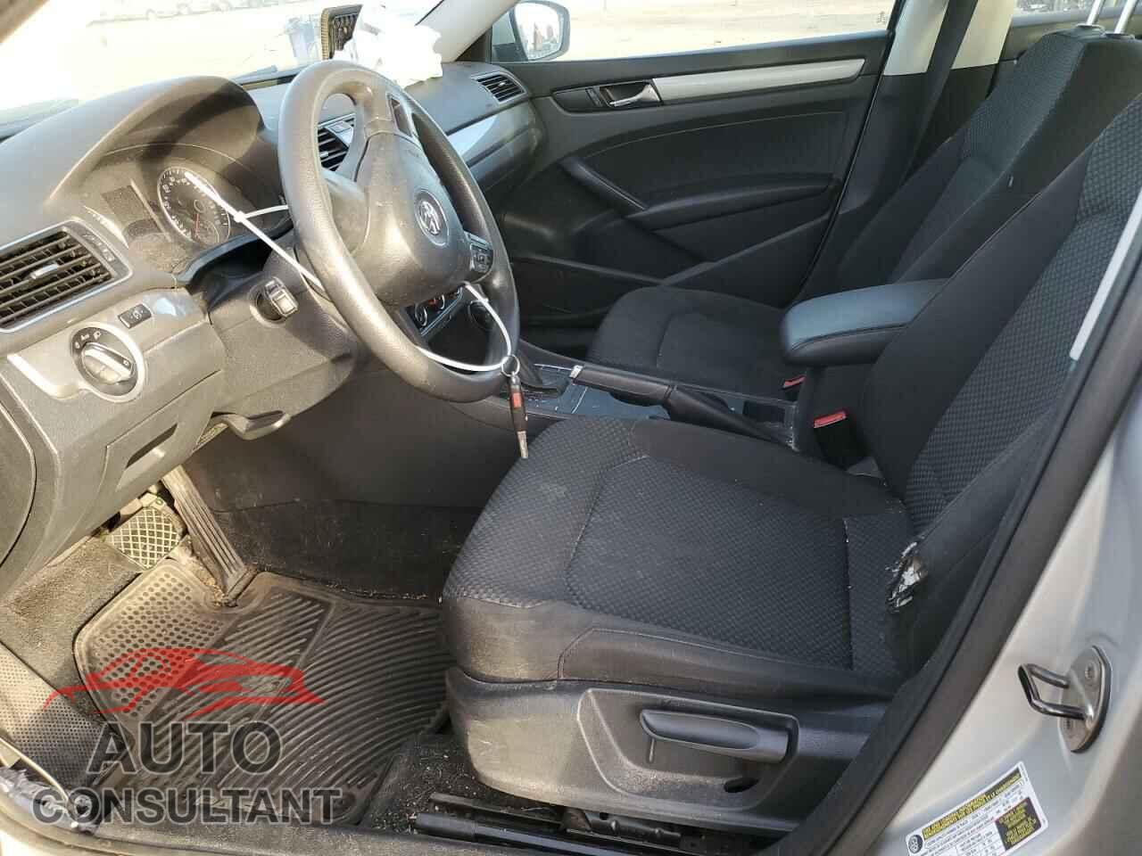 VOLKSWAGEN PASSAT 2014 - 1VWAP7A32EC007181