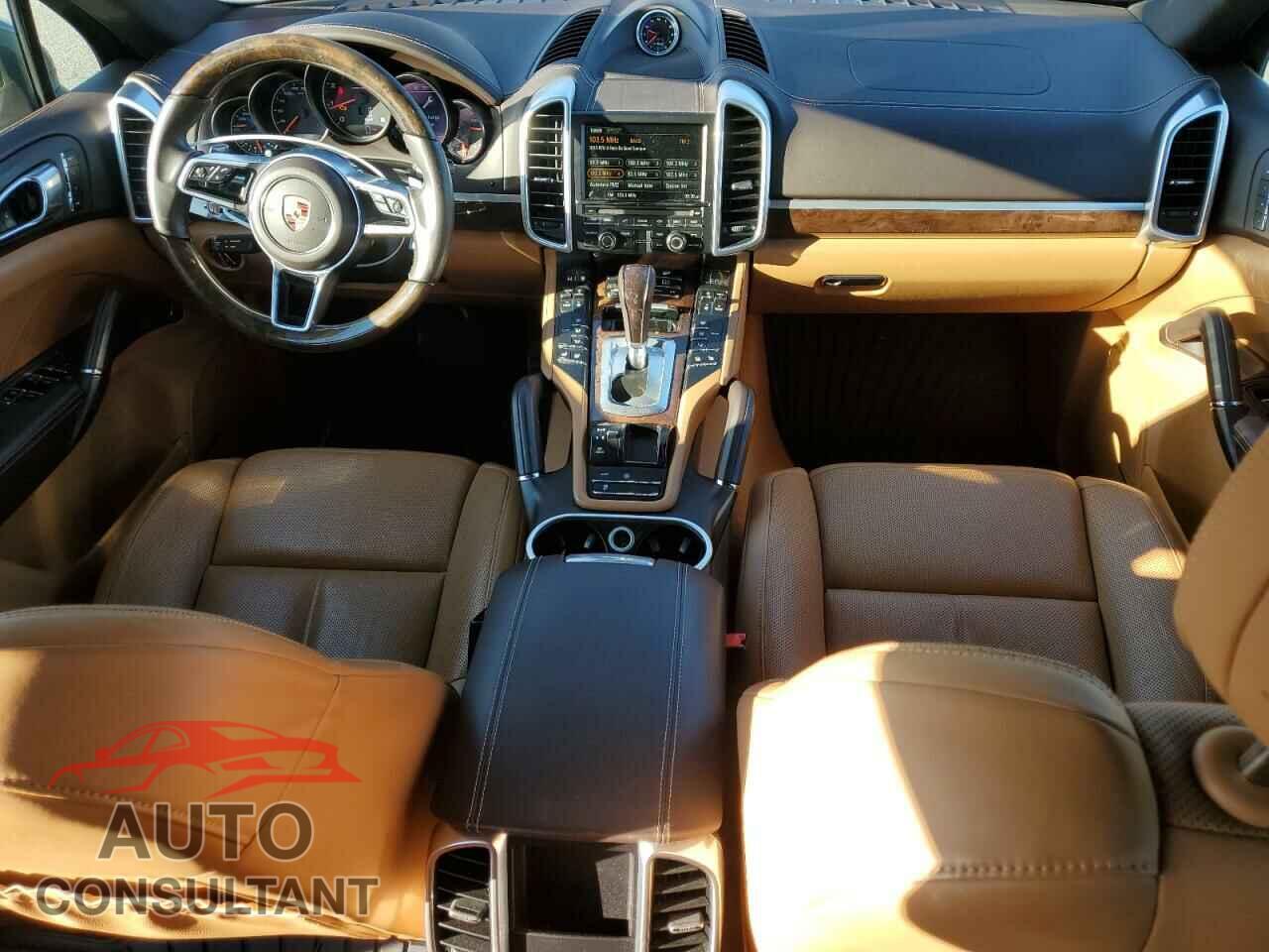 PORSCHE CAYENNE 2016 - WP1AA2A23GKA12329