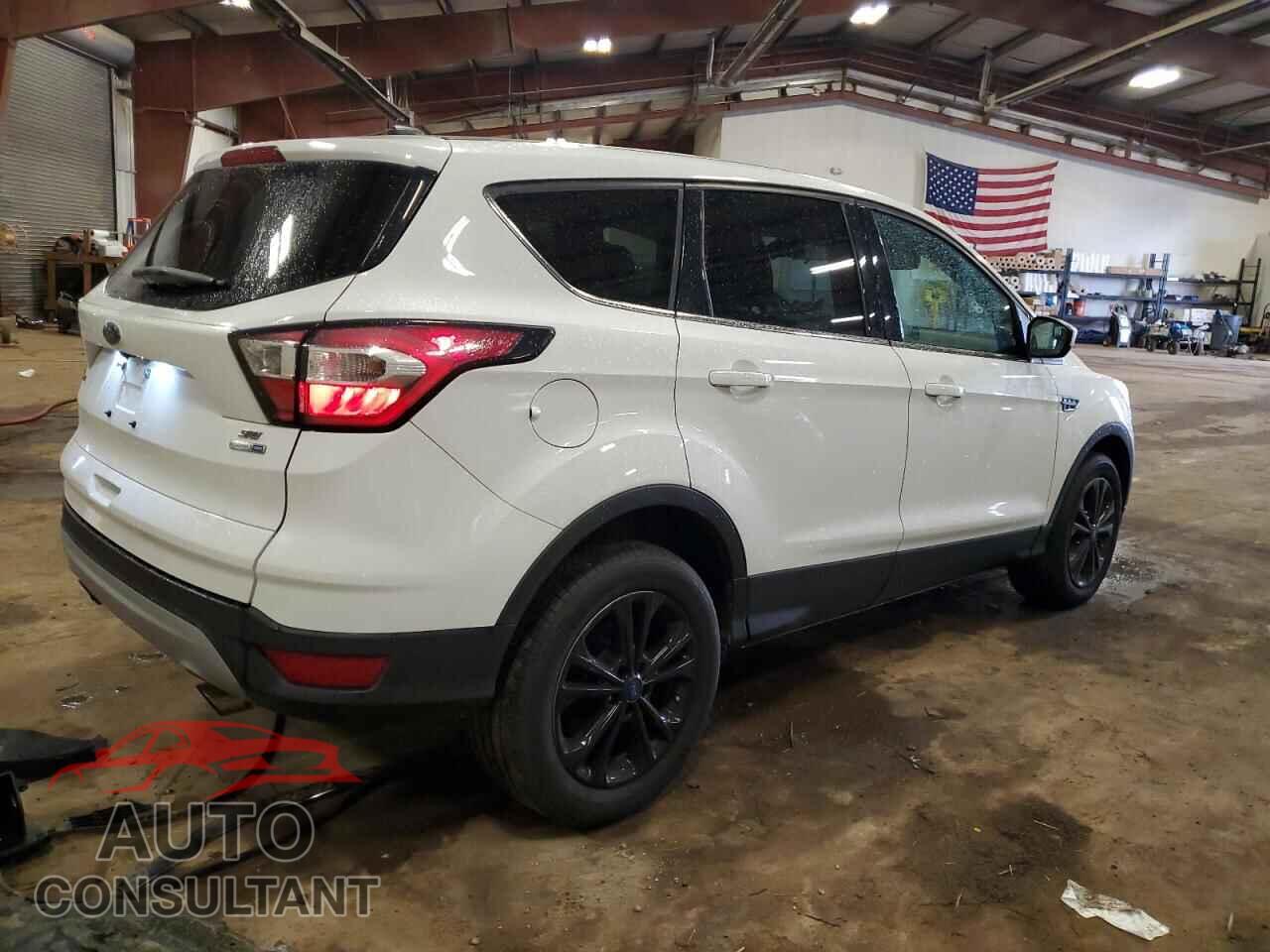 FORD ESCAPE 2017 - 1FMCU9GD1HUE18663