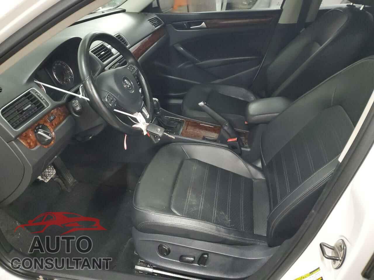 VOLKSWAGEN PASSAT 2012 - 1VWCH7A3XCC072802