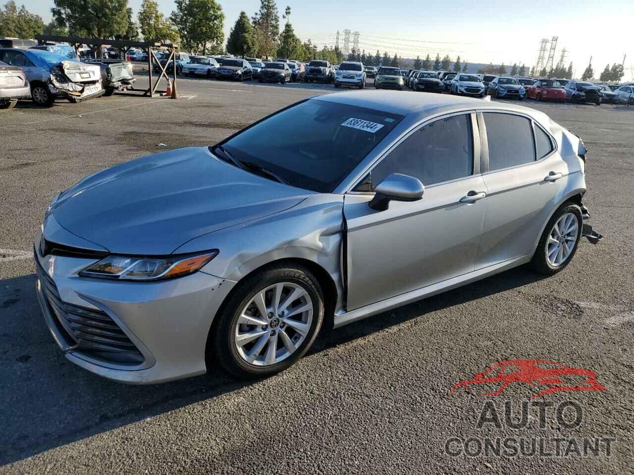 TOYOTA CAMRY 2022 - 4T1C11AK3NU689740