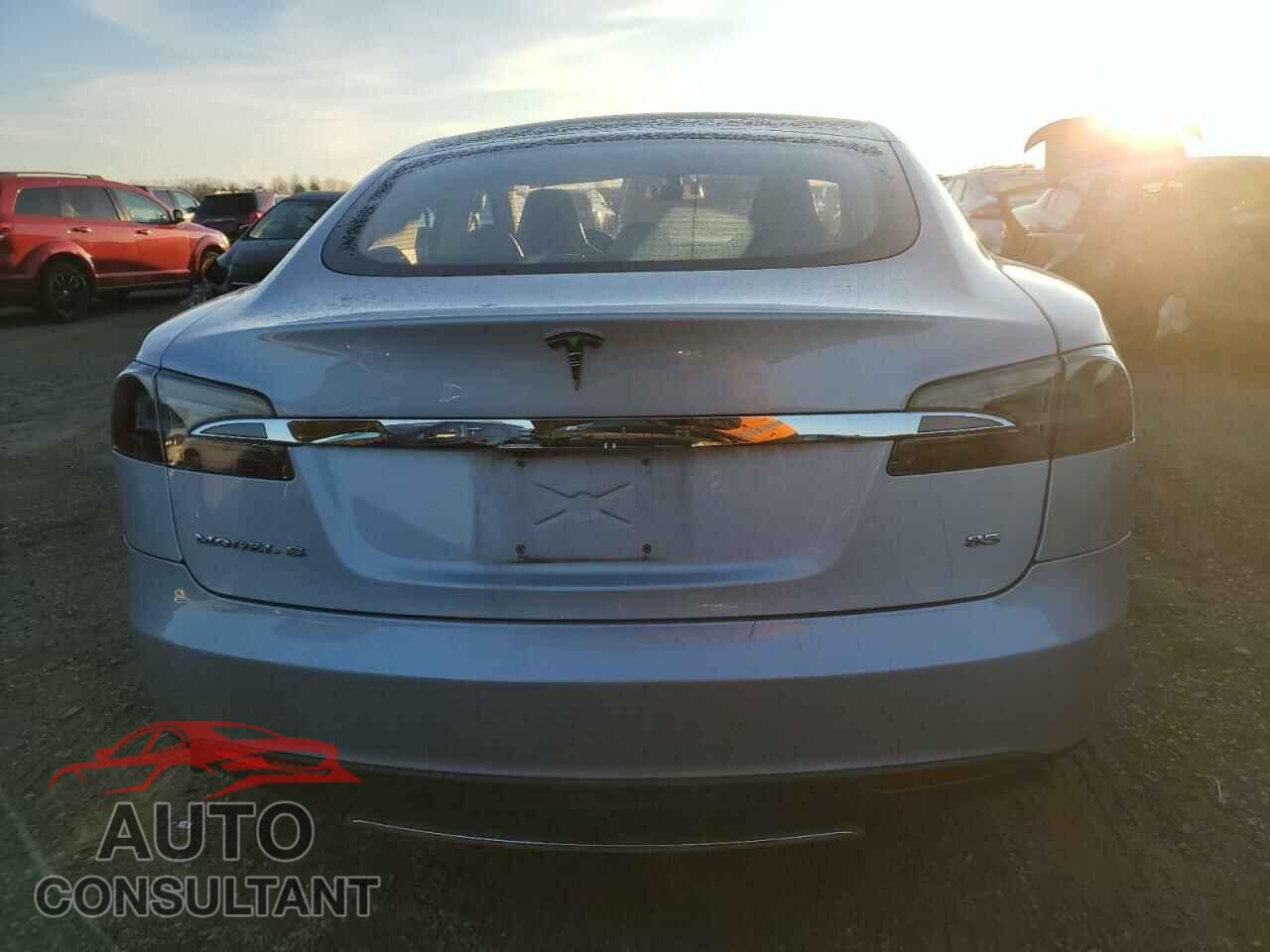 TESLA MODEL S 2014 - 5YJSA1H16EFP32411