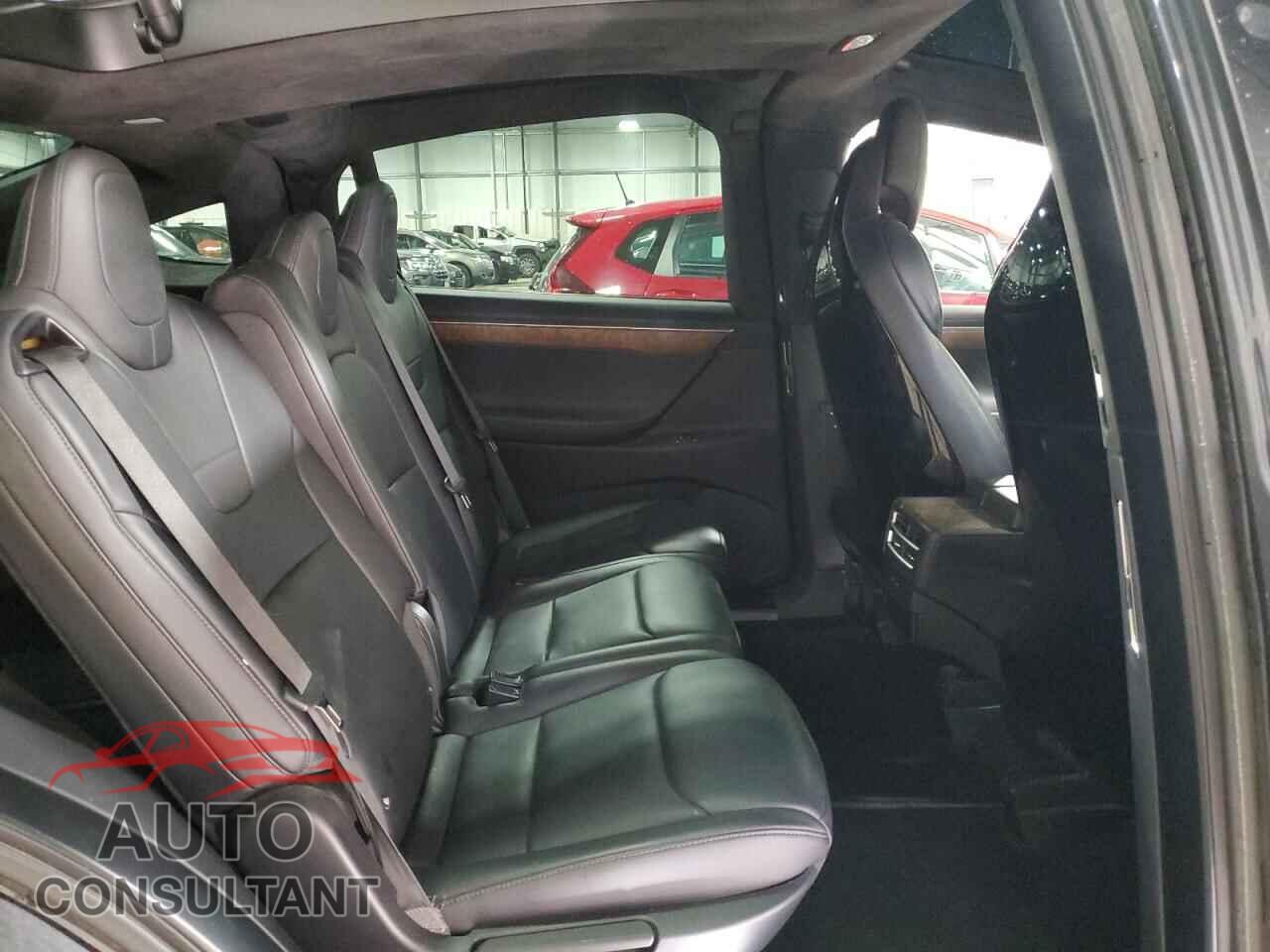 TESLA MODEL X 2017 - 5YJXCDE23HF040206